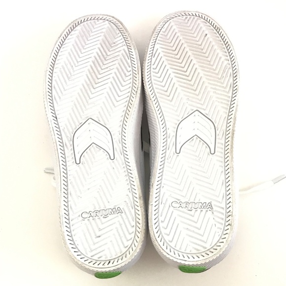 Cariuma White and Black Sneakers - Picture 14 of 16